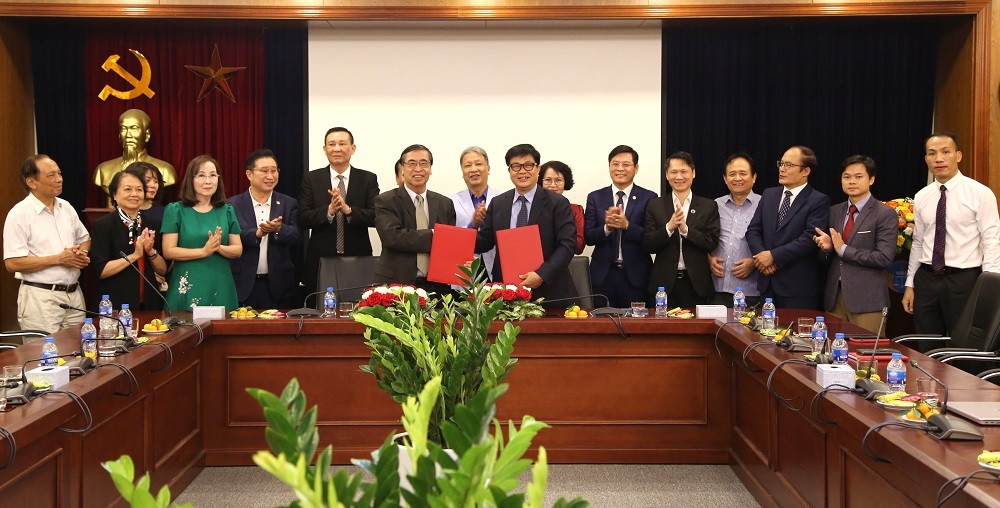 Liên đoàn Luật sư Việt Nam và Hội Liên lạc với người Việt Nam ở nước ngoài ký kết thỏa thuận hợp tác