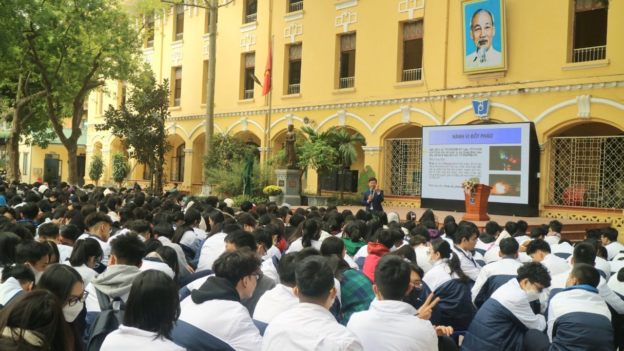 Đoàn Luật sư TP. Hà Nội tuyên truyền pháp luật cho học sinh Trường THPT Phan Đình Phùng 